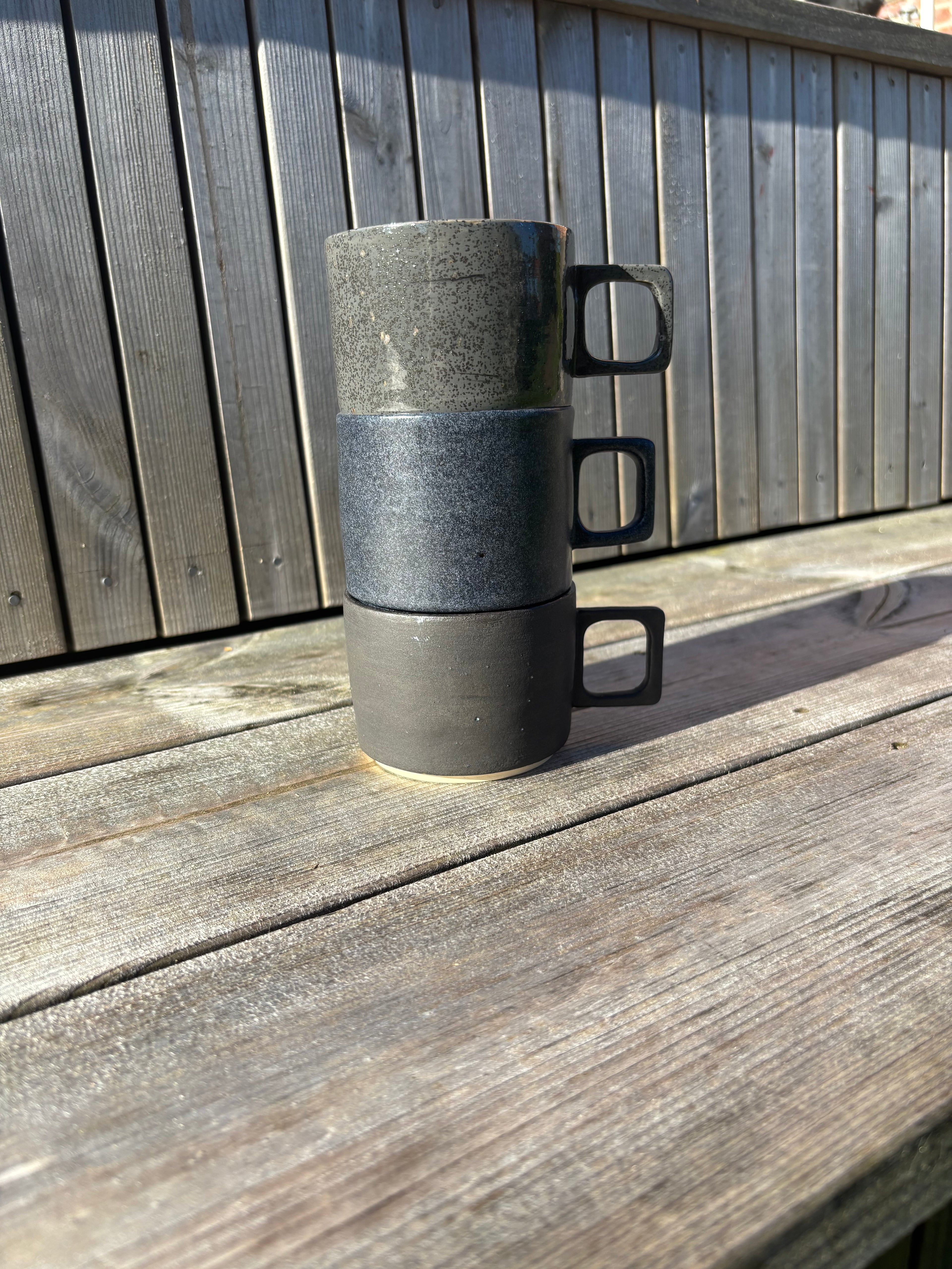Kaffekop med firkantet hank