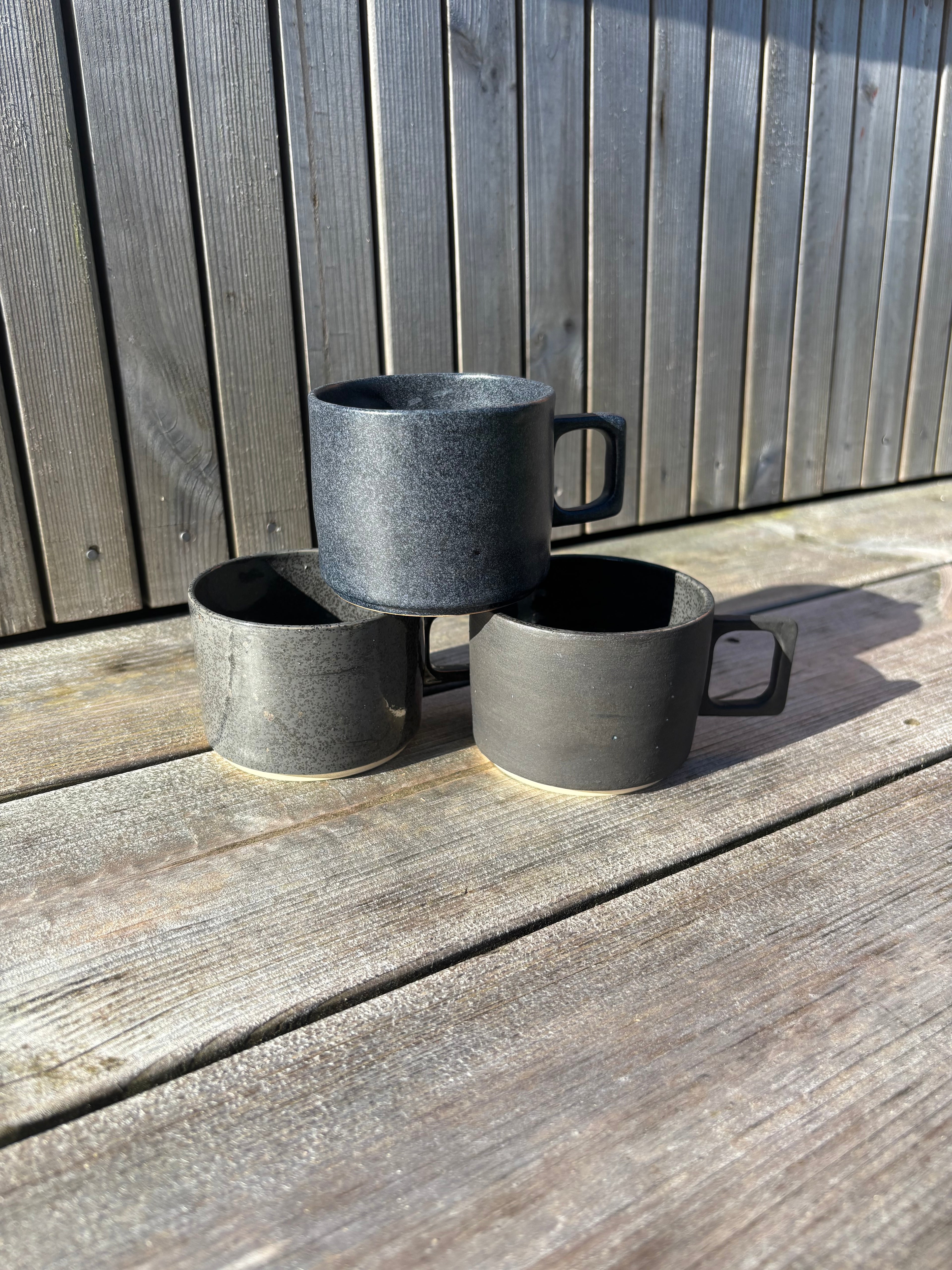 Kaffekop med firkantet hank