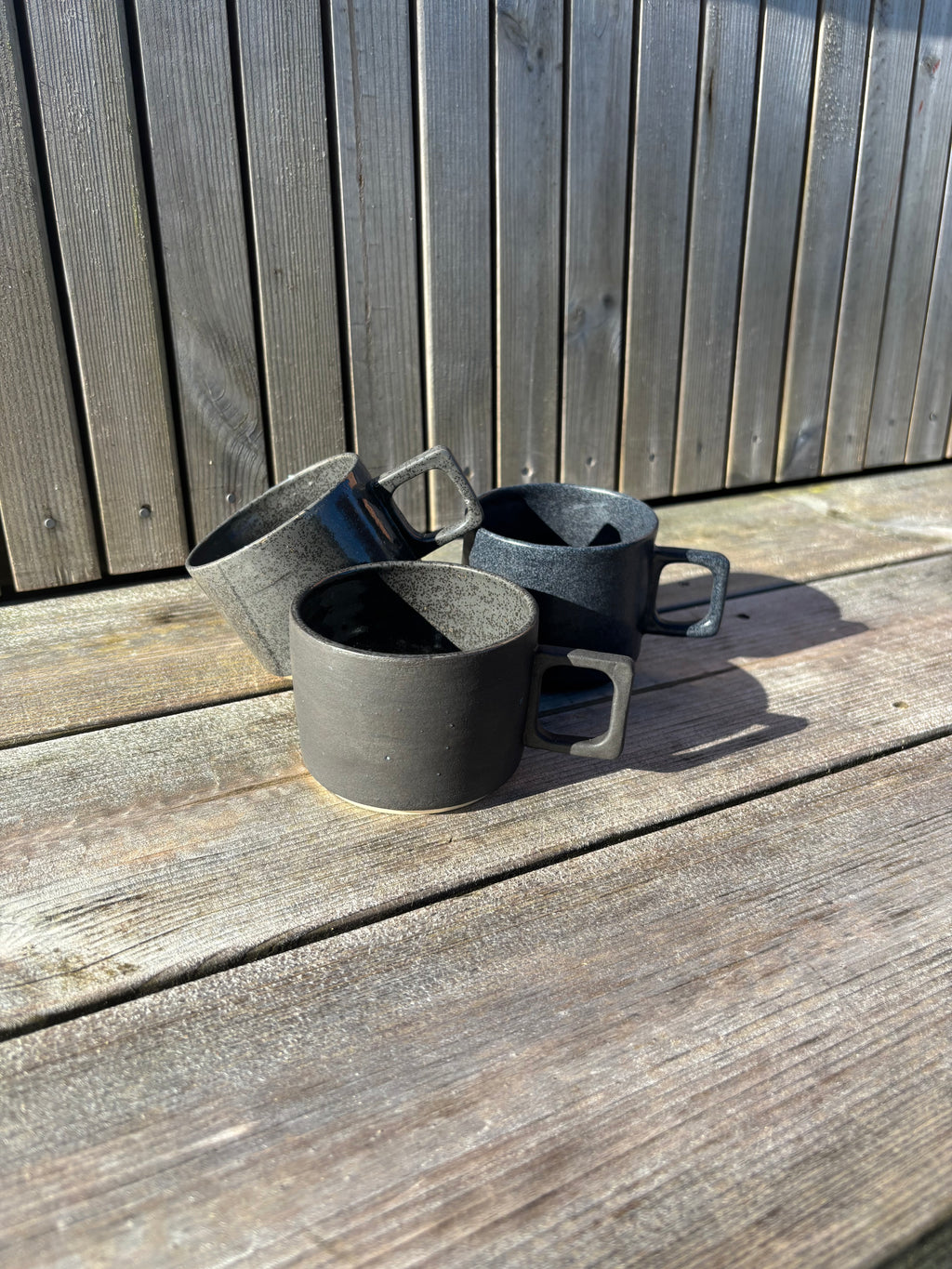Kaffekop med firkantet hank