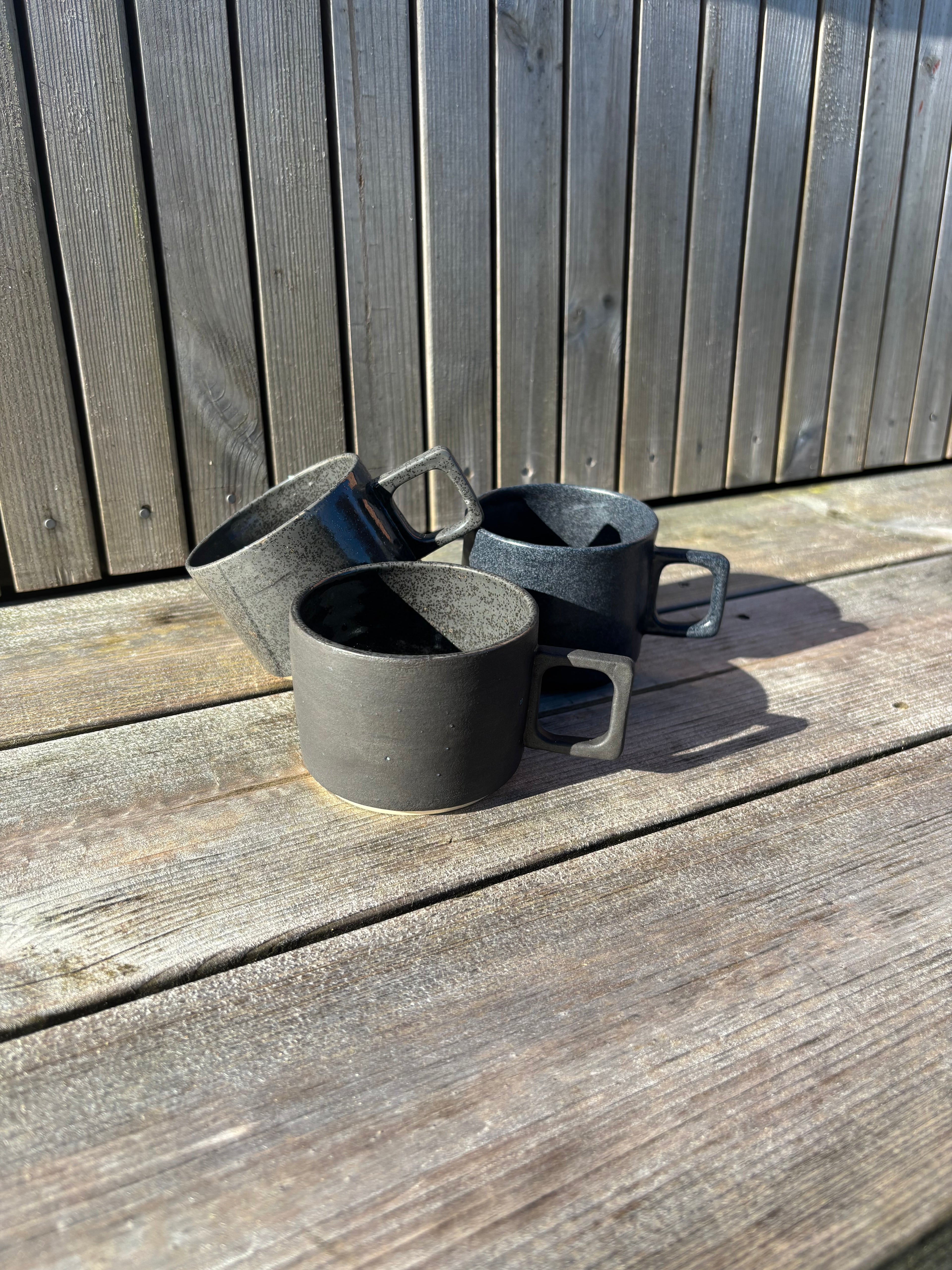 Kaffekop med firkantet hank
