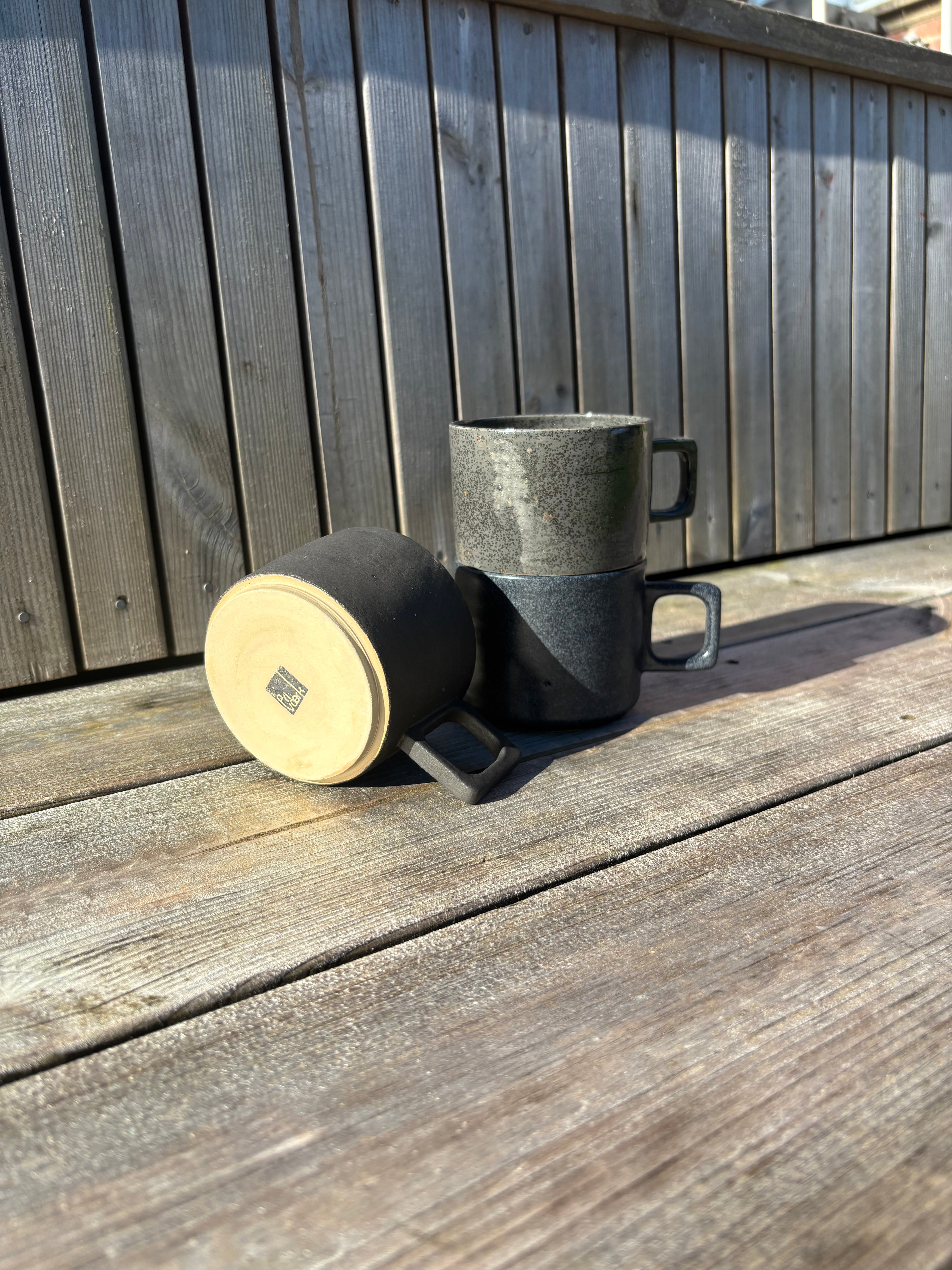 Kaffekop med firkantet hank