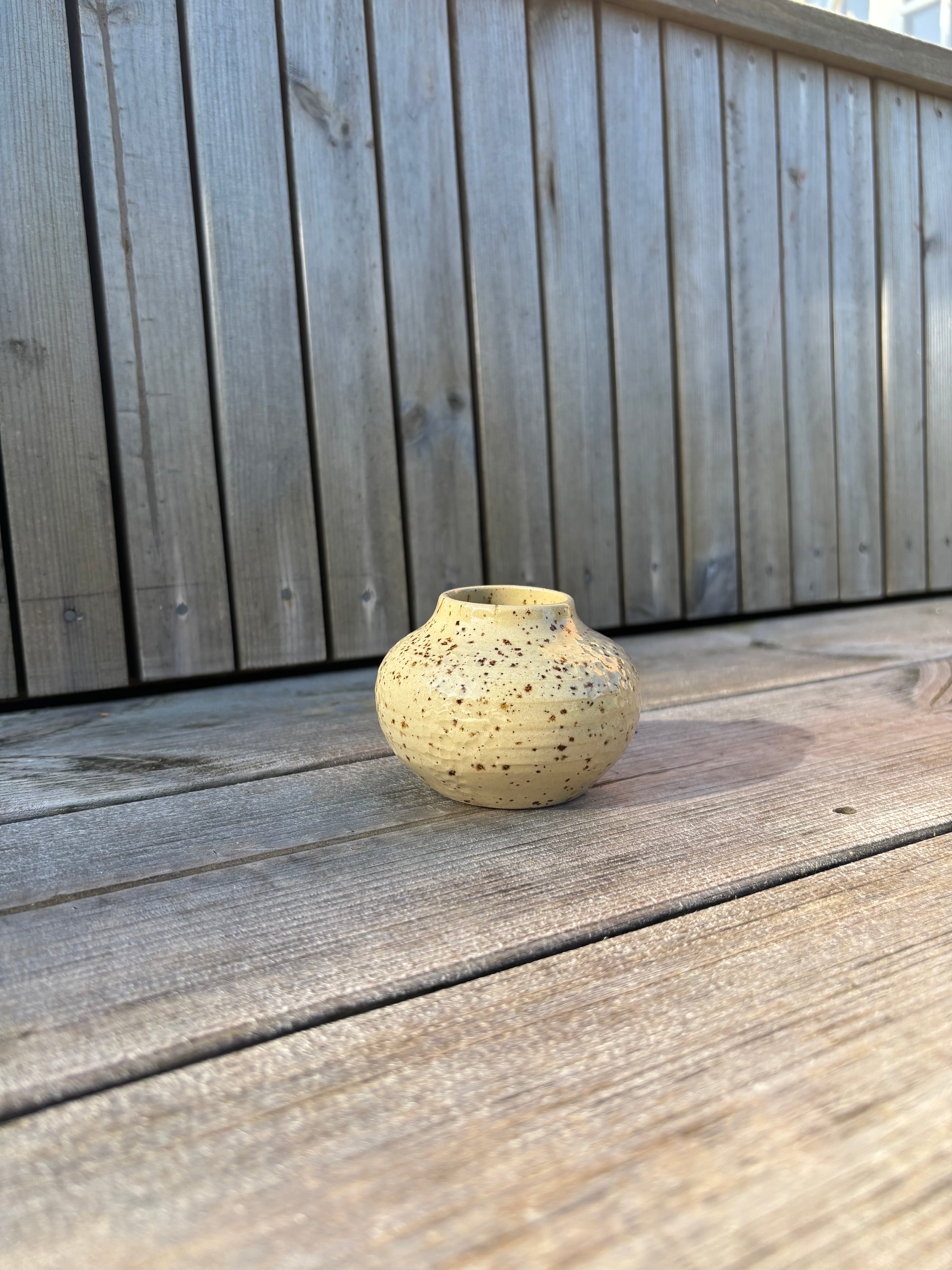 Lille lav lava vase