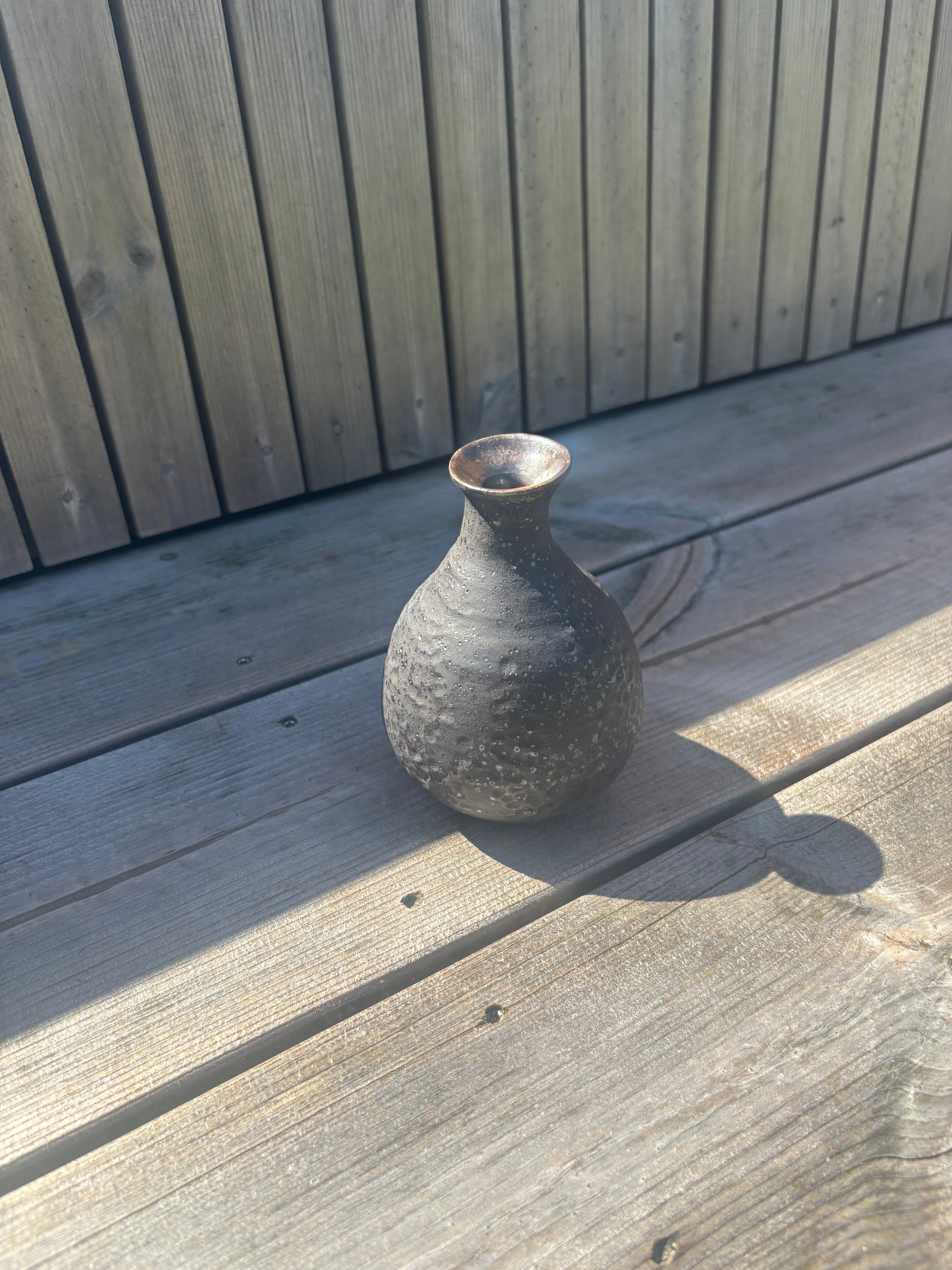 Lille buttet flaskehals vase