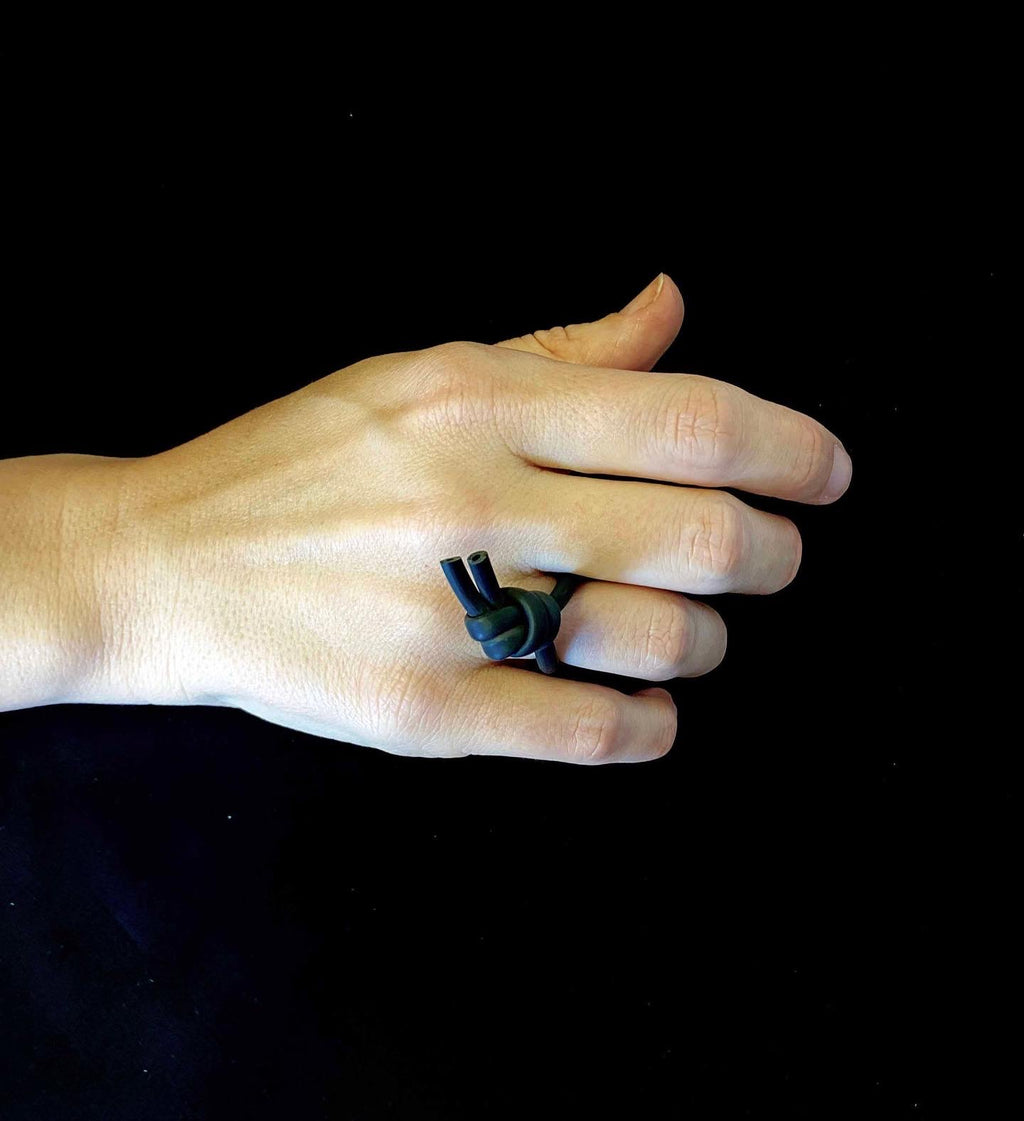 Knot Ring Black