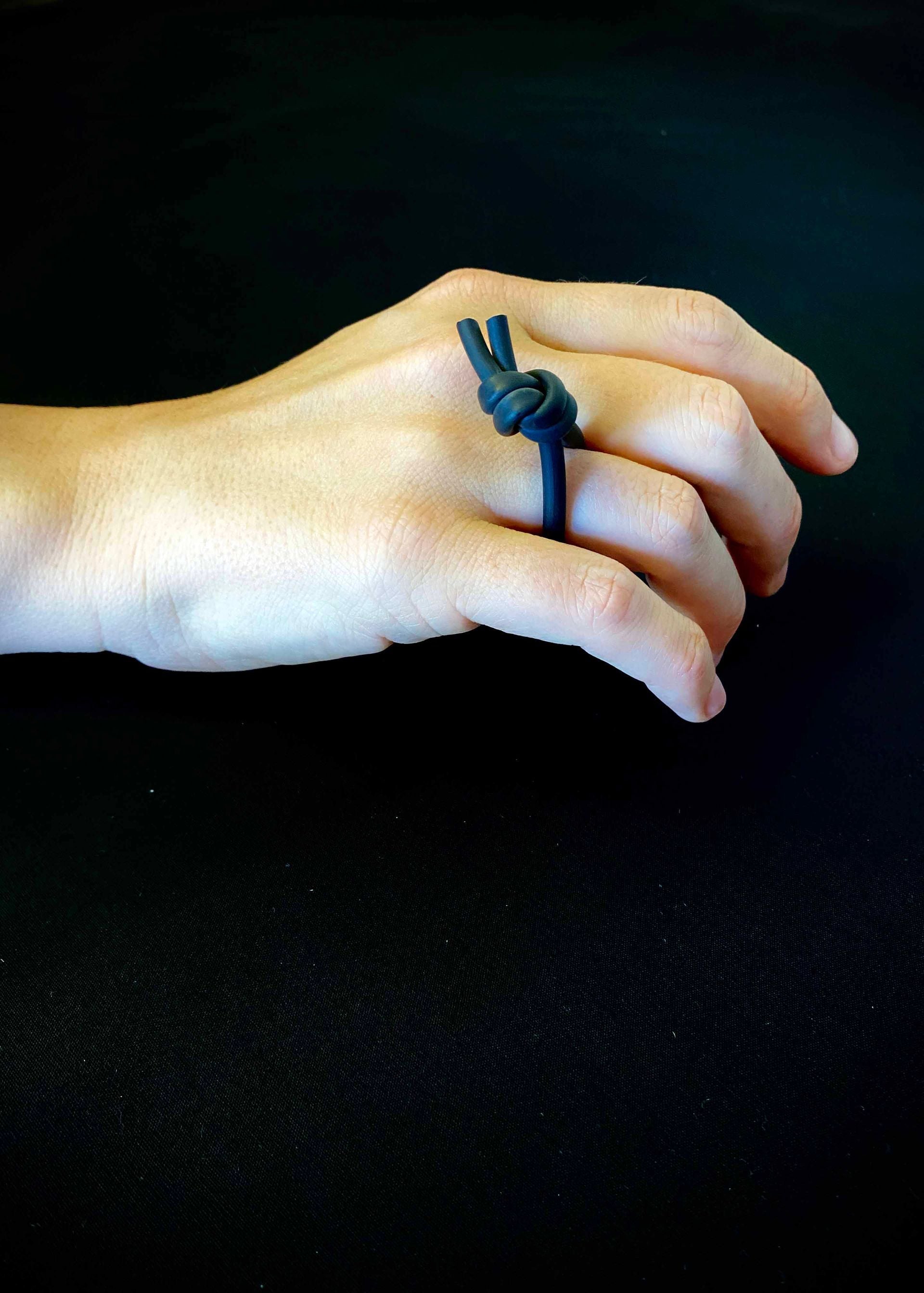 Knot Ring Black