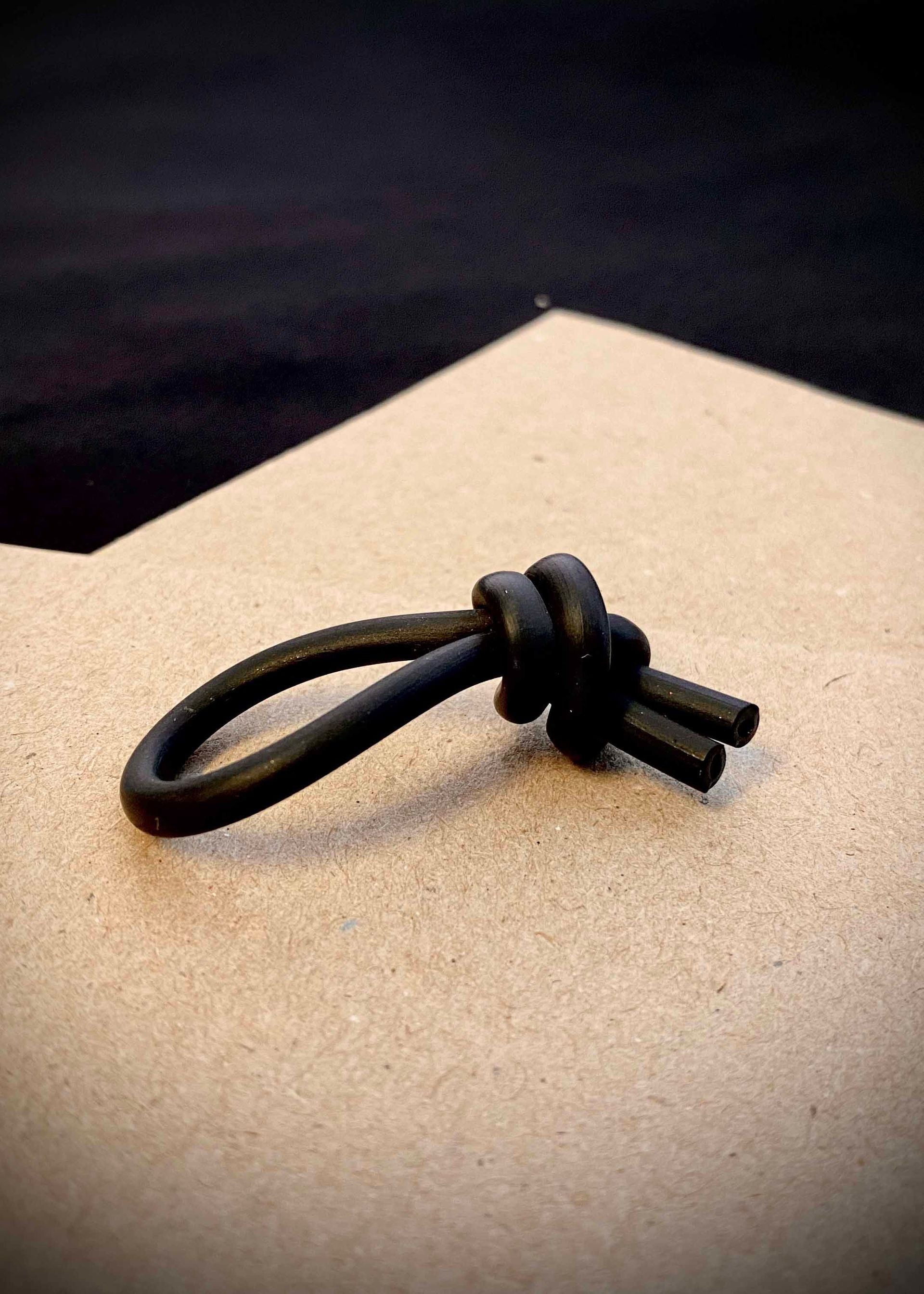 Knot Ring Black