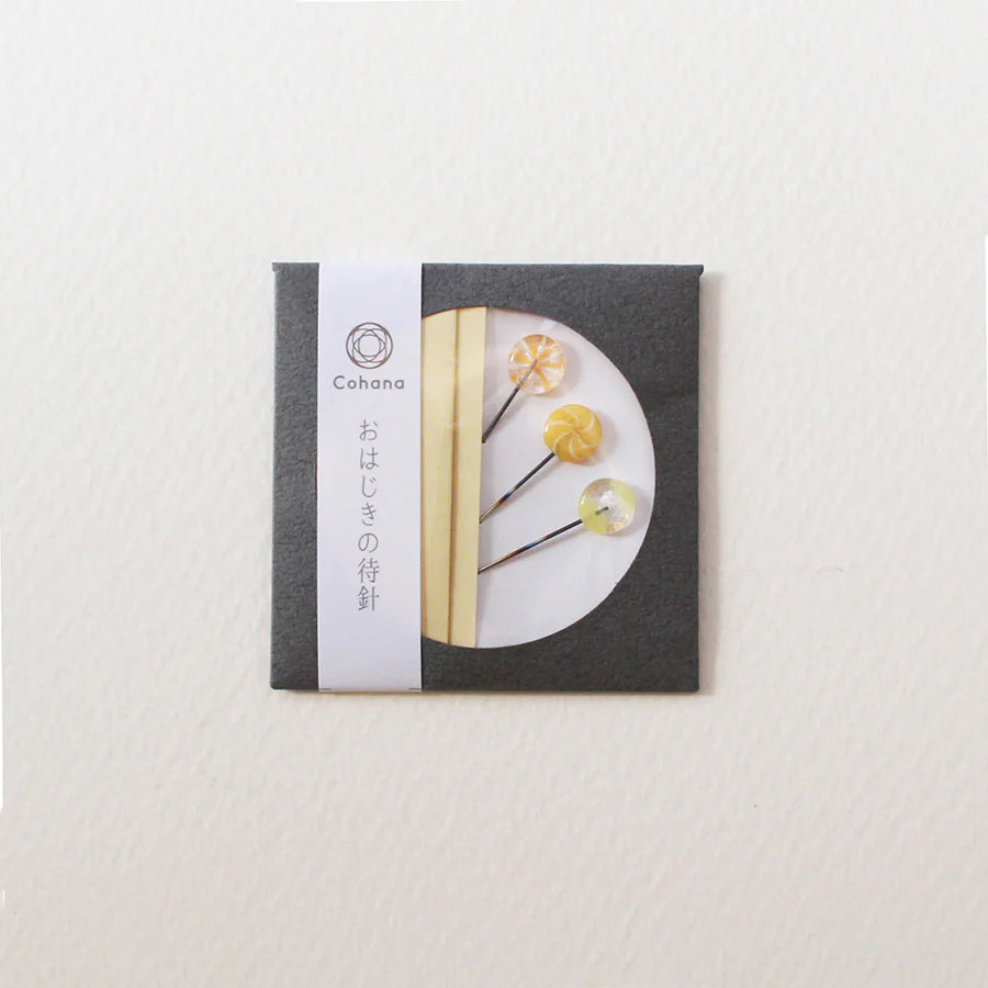 Knappenåle i Gul Glas