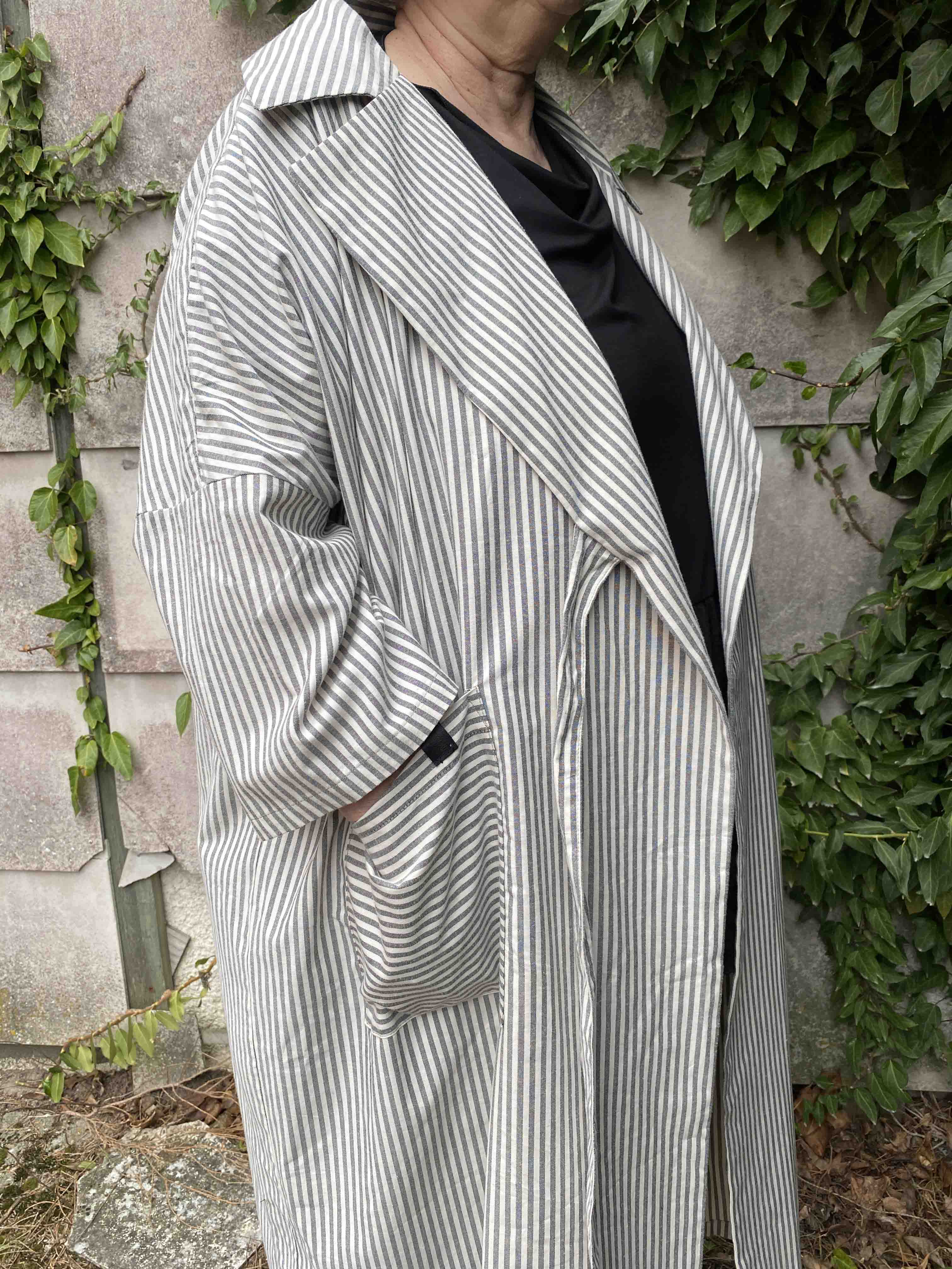 Sole Coat Black/White Stripe
